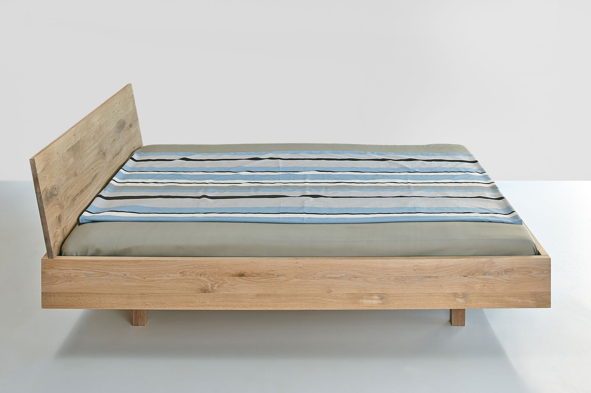 Design Bed QUADRA 1277e custom made in solid wood by vitamin design