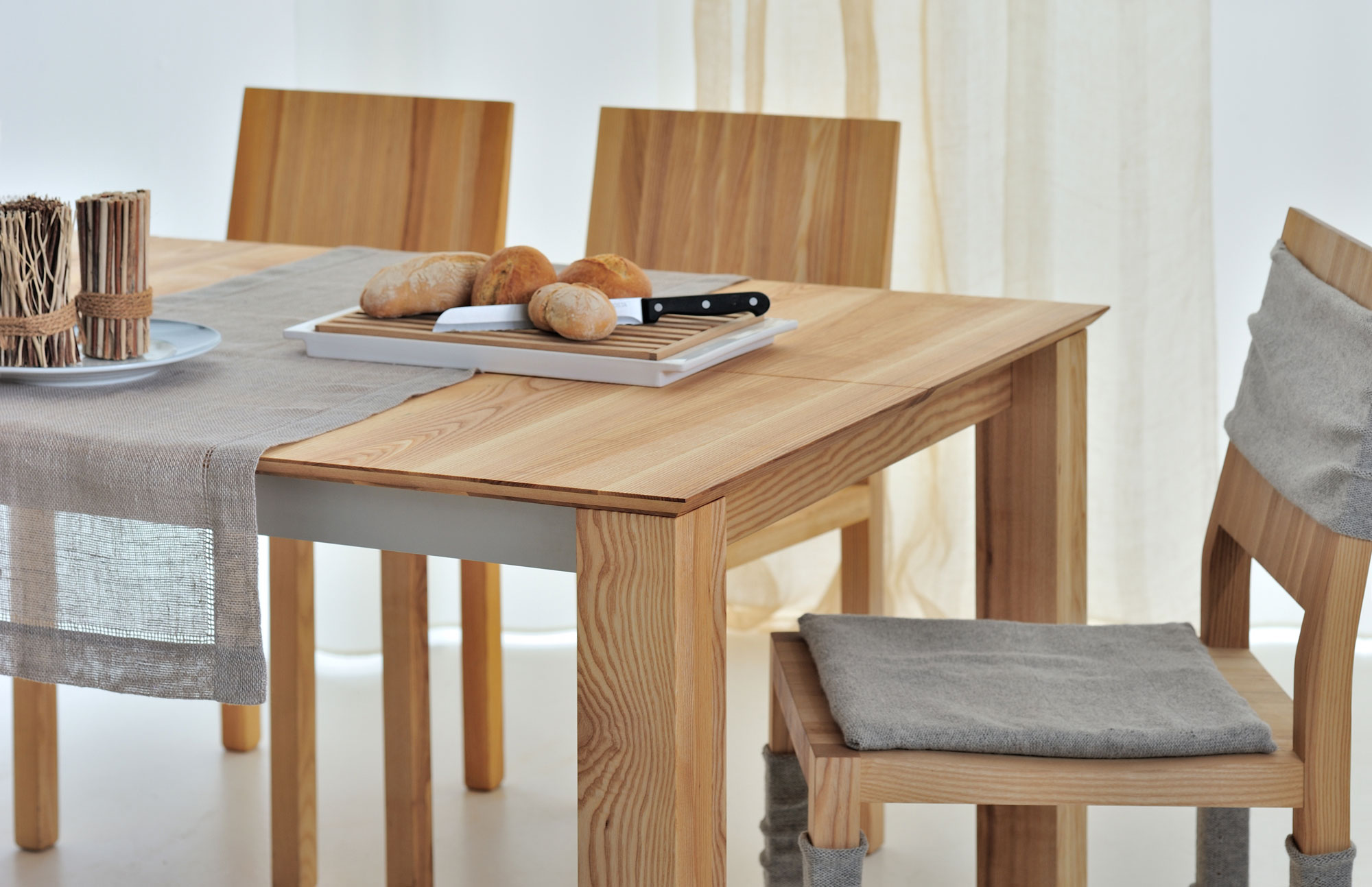 Extendable Designer Table SLIM BUTTERFLY 3996 custom made in solid wood by vitamin design
