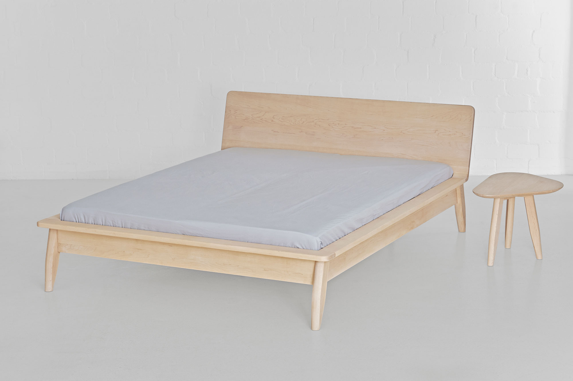 Designer Bed AETAS vitamin-design custom made in solid wood by vitamin design