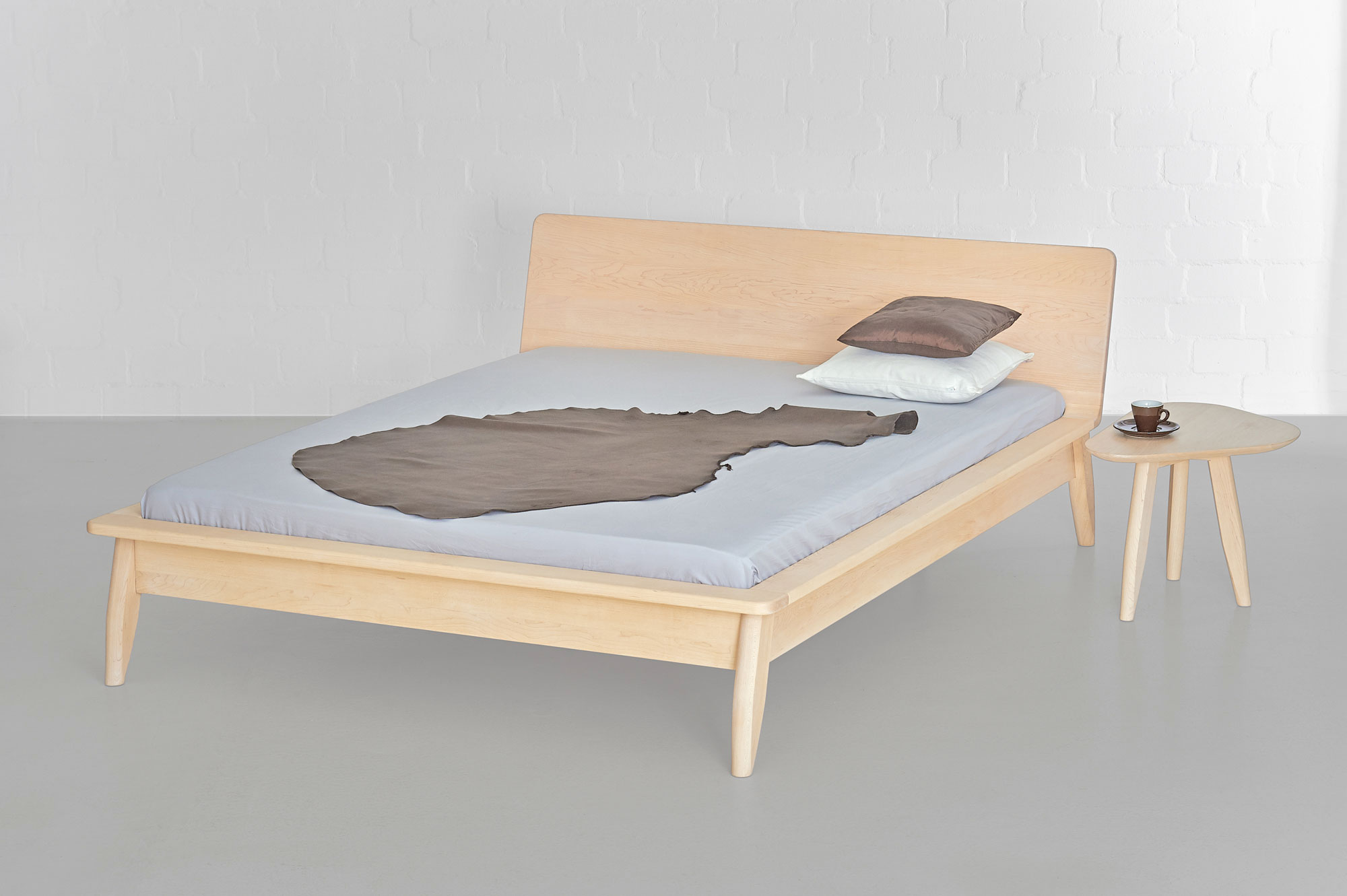 Designer Bed AETAS vitamin-design custom made in solid wood by vitamin design