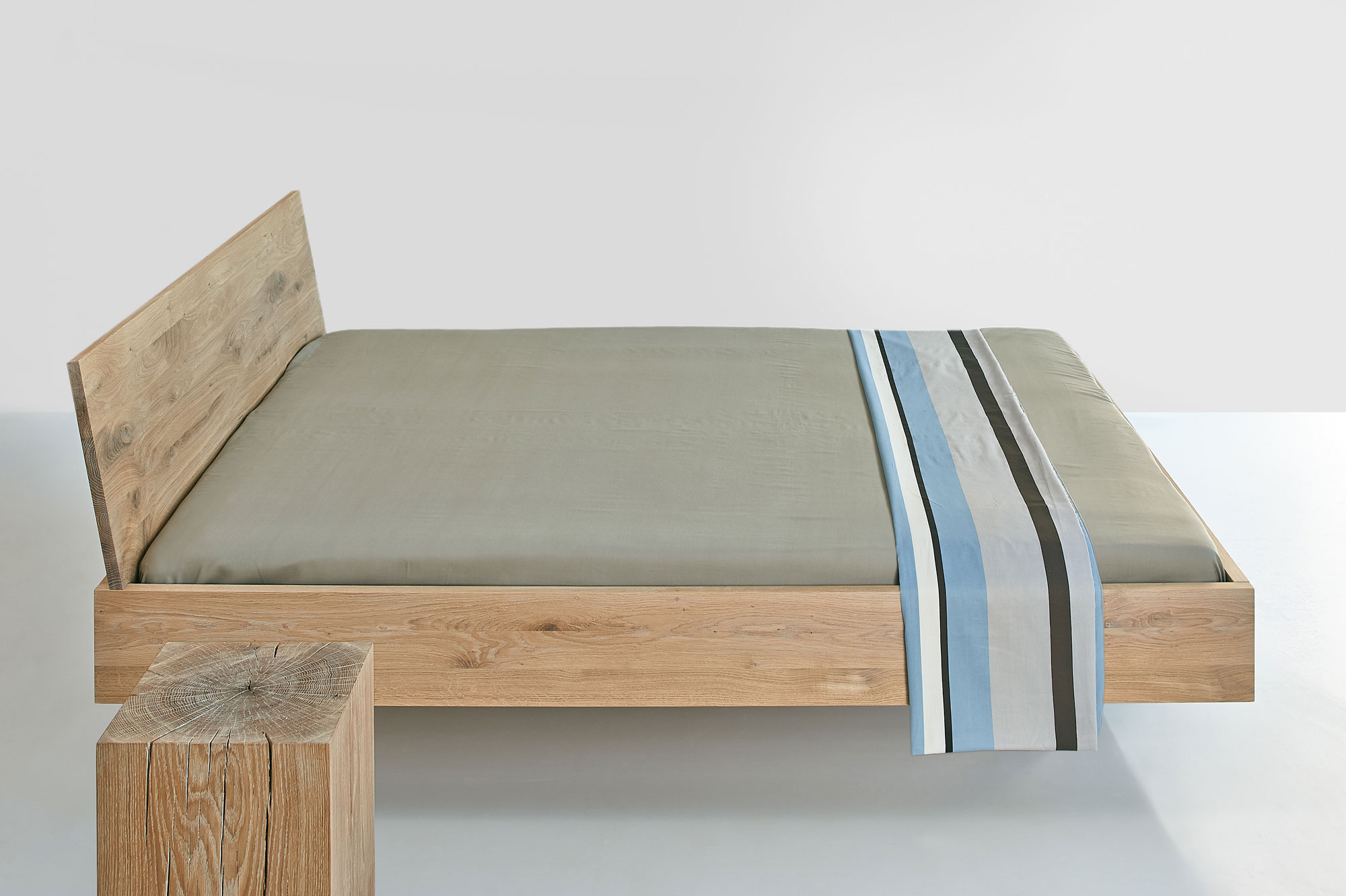 Design Bed QUADRA 1277d custom made in solid wood by vitamin design