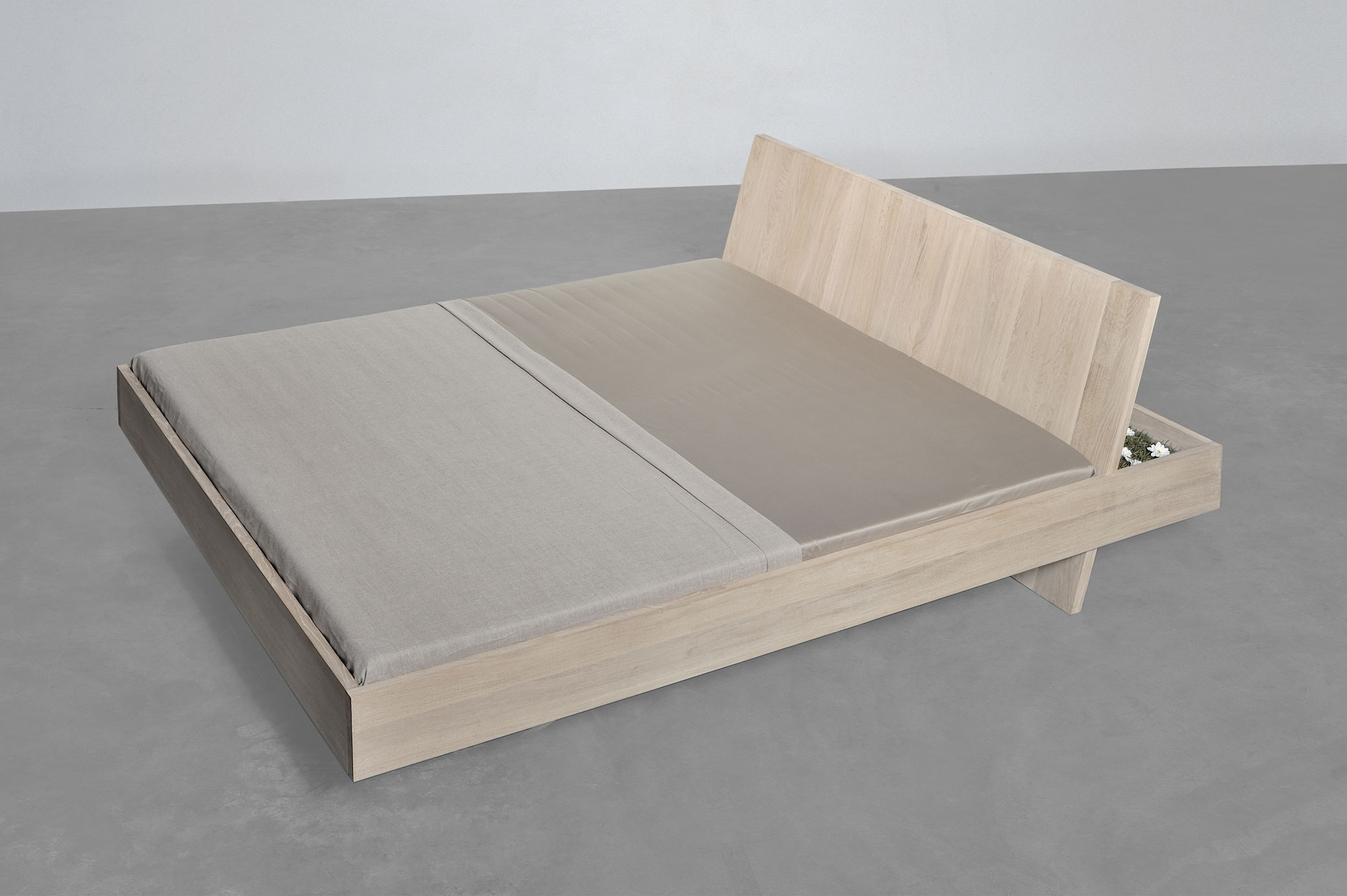 Design Solid Wood Bed SOMNIA 6098 custom made in solid wood by vitamin design