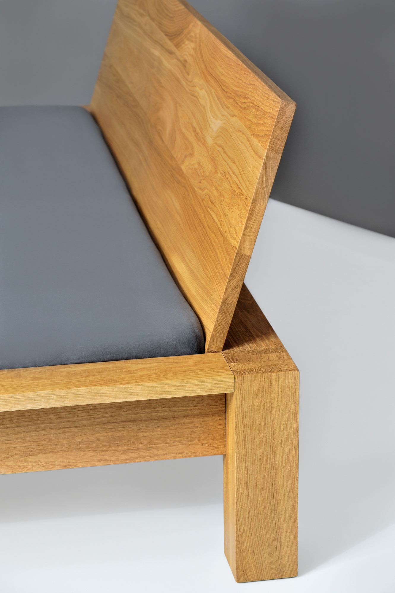 Rustic Oak Bed TAURUS nef9770 custom made in solid wood by vitamin design