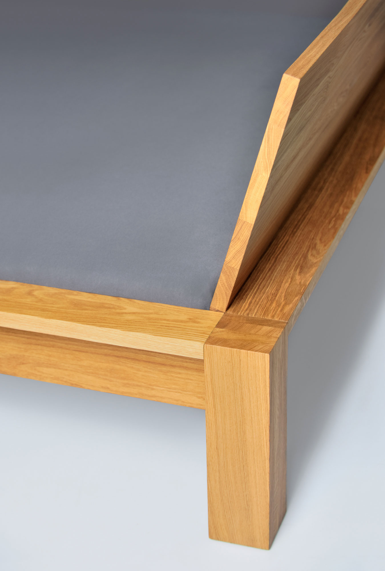 Rustic Oak Bed TAURUS nef9806 custom made in solid wood by vitamin design
