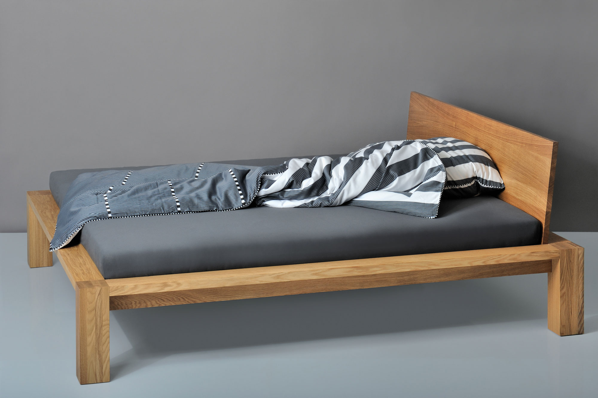 Rustic Oak Bed TAURUS pc1681kor custom made in solid wood by vitamin design
