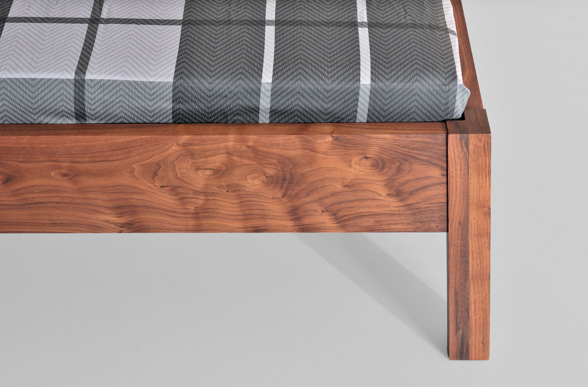 Wooden Bed VILLA 2937 custom made in solid wood by vitamin design