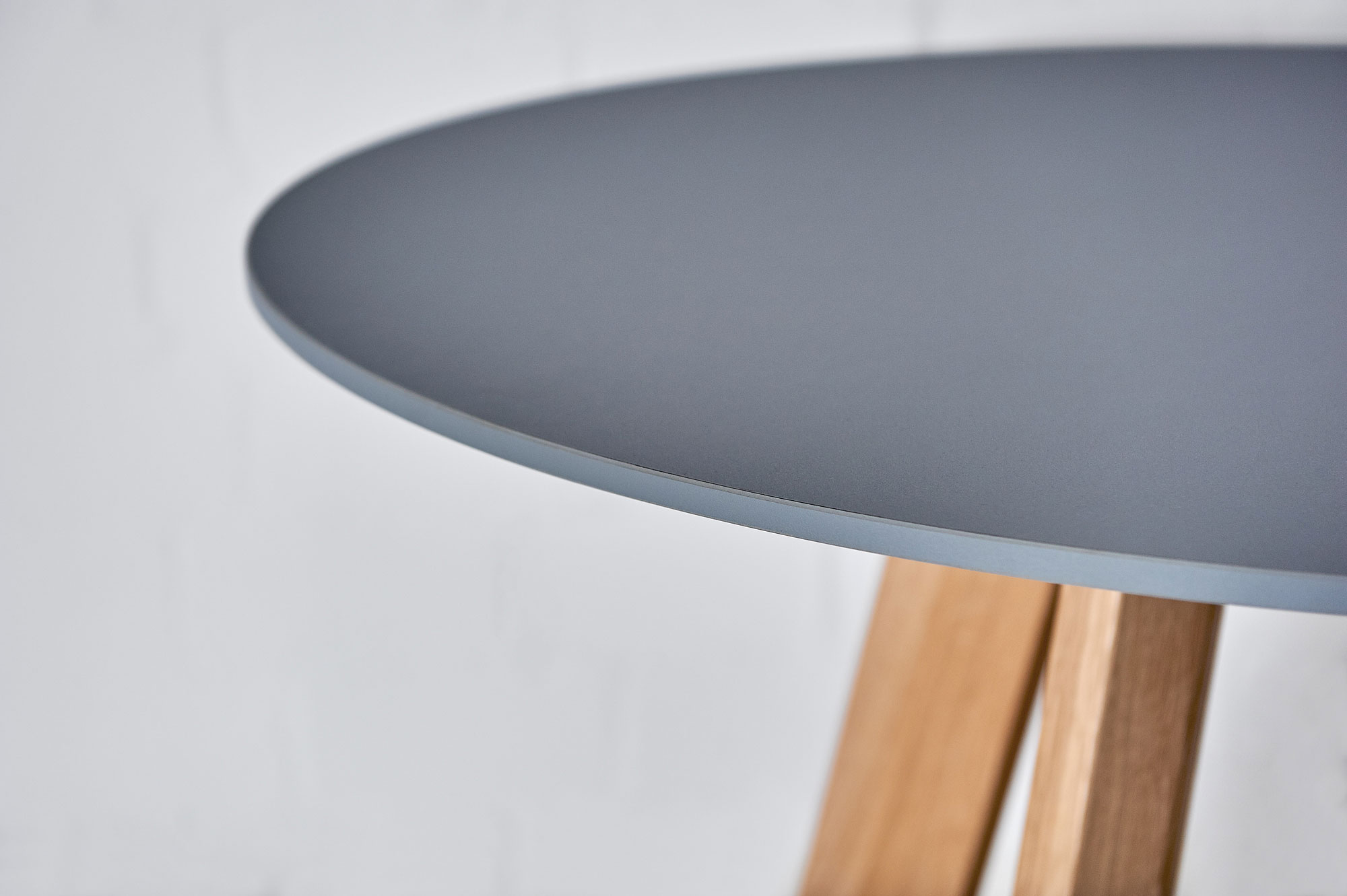 Round Linoleum Table RHOMBI ROUND LINO Edited custom made in solid wood by vitamin design