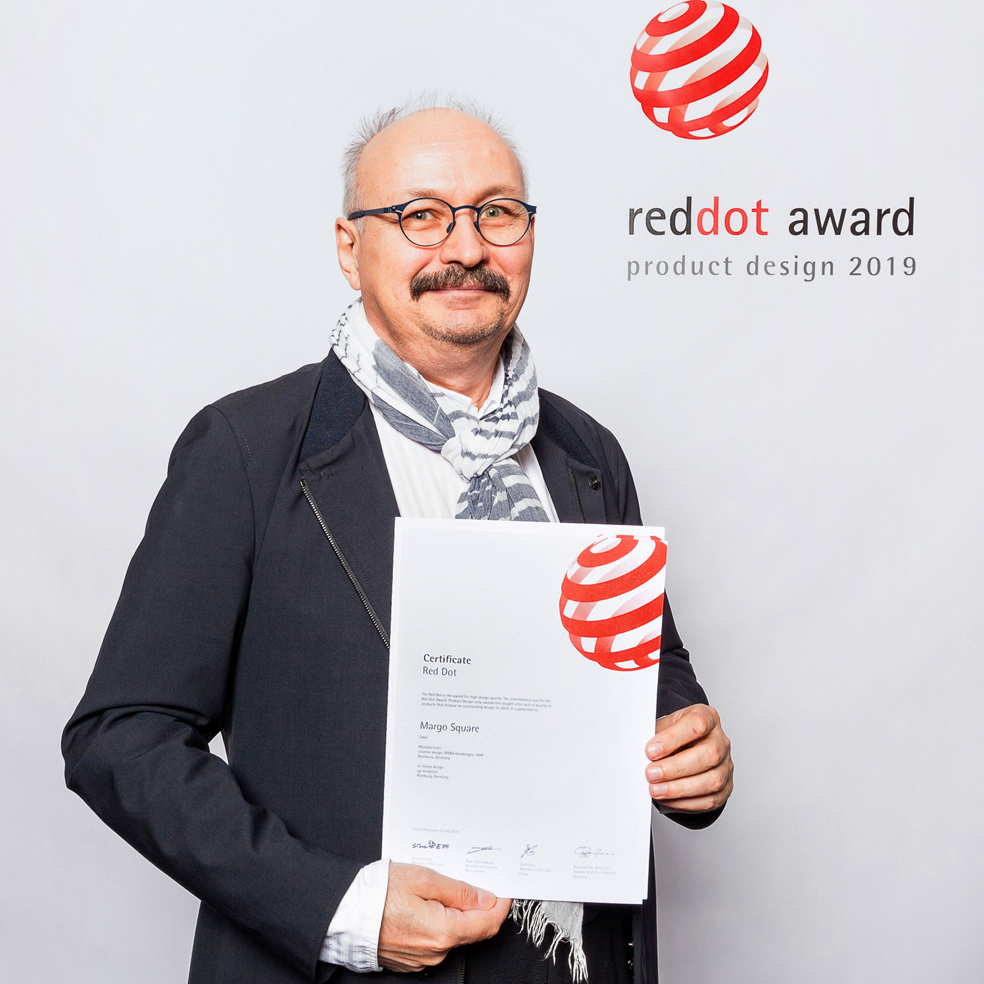 Red Dot Product winner Table MARGO